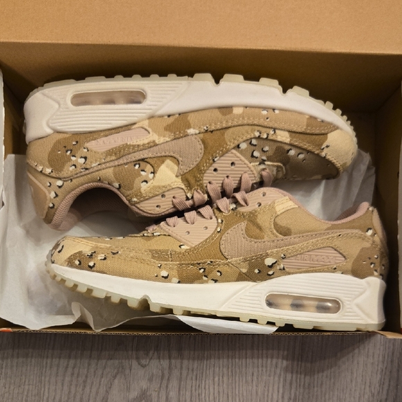 Nike Shoes - Nike Air Max 90 Sneakers